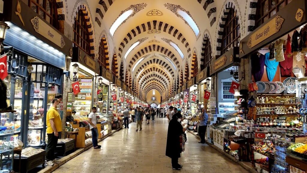 البازار الكبير من أهم البازارات في إسطنبول