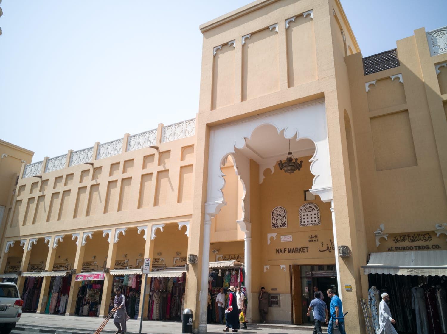 سوق نايف دبي إنه من أقدم أسواق دبي الشعبية.