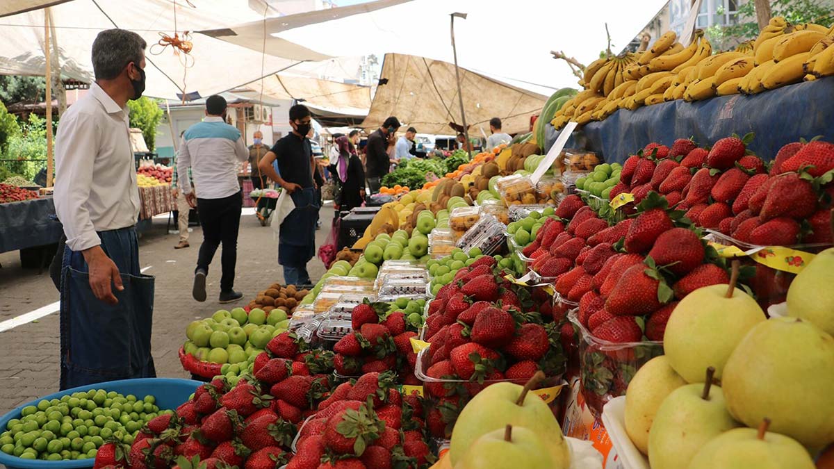 سوق الأربعاء إسطنبول هو من أجمل أسواق إسطنبول الأسبوعية.