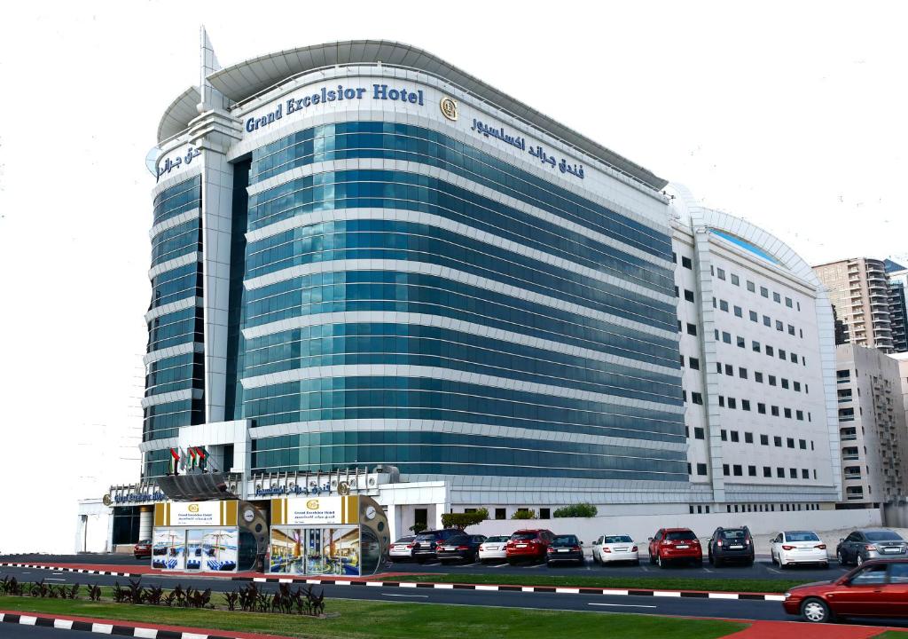 فندق جراند إكسلسيور بر دبي