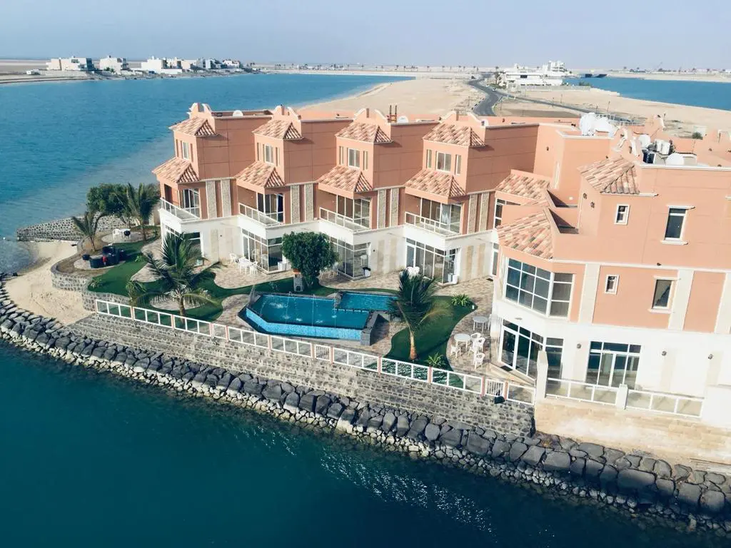 شاليهات جدة على البحر بمسبح خاص