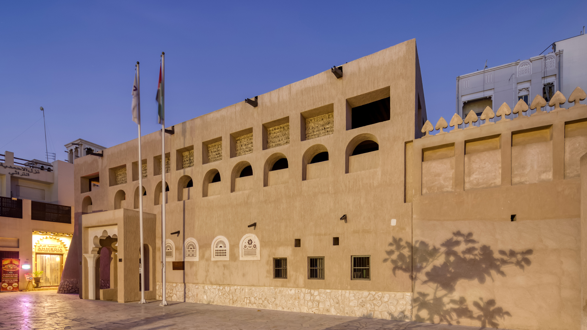 مدرسة الأحمدية دبي من أبرز أماكن تراثية في دبي.