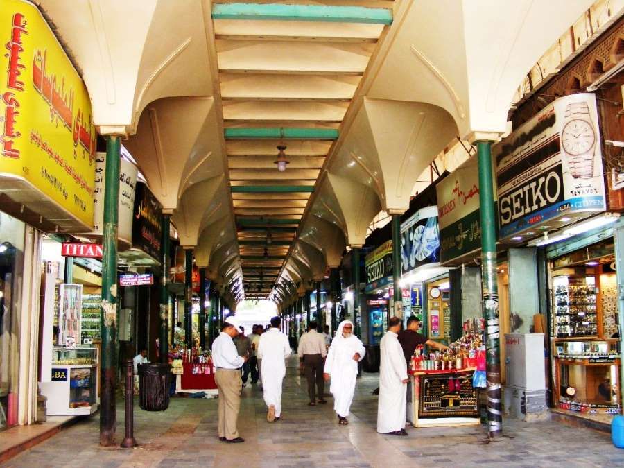سوق باب شريف جدة أحد أسواق جدة للملابس الجميلة