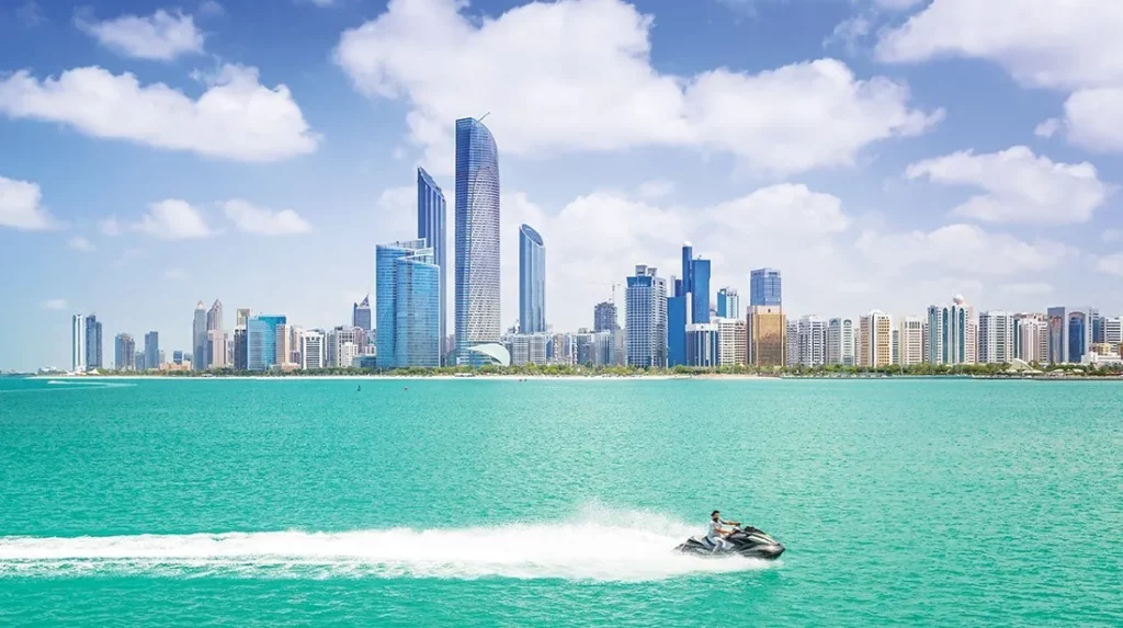 شواطئ ابوظبي المفتوحة