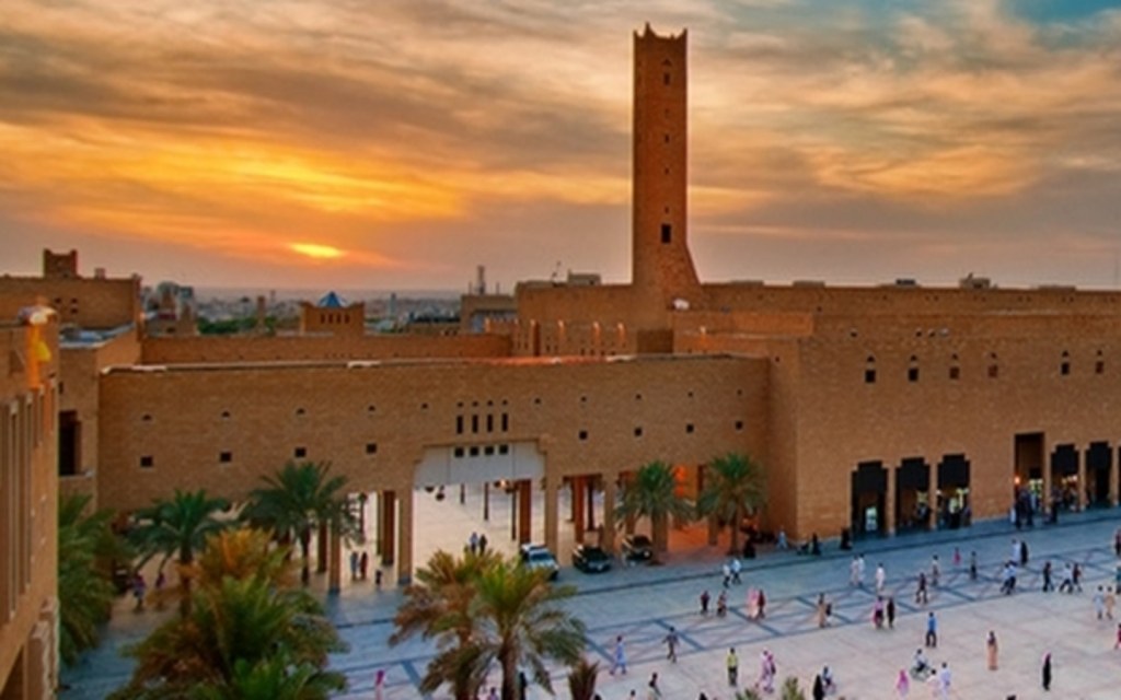 قصر الحكم بالرياض من ابرز معالم الرياض التاريخية.