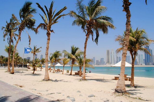 شاطئ الكورنيش الشارقة