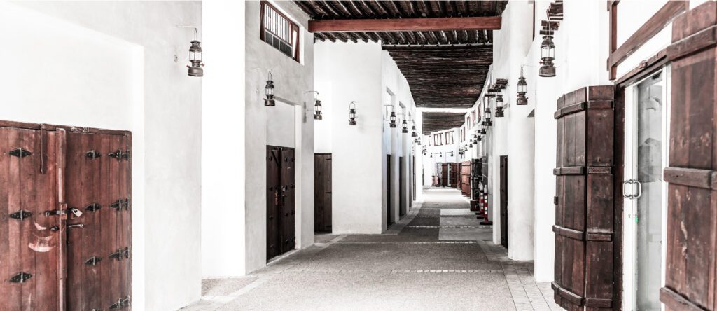 سوق البحر الشارقة أحد اسواق الشارقة الرائعة