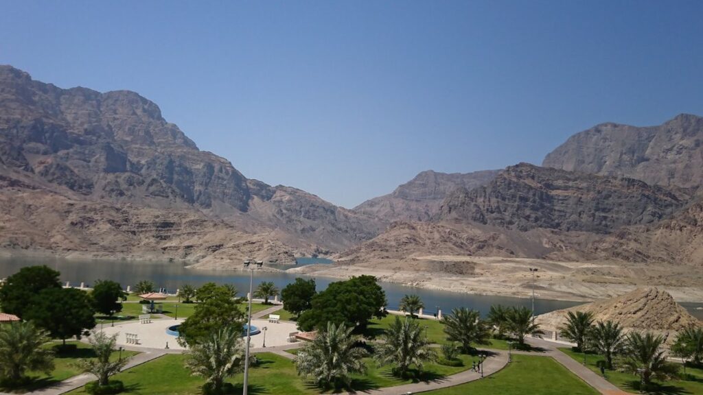 منتزه بحيرة الغبرة
الحدائق في مسقط