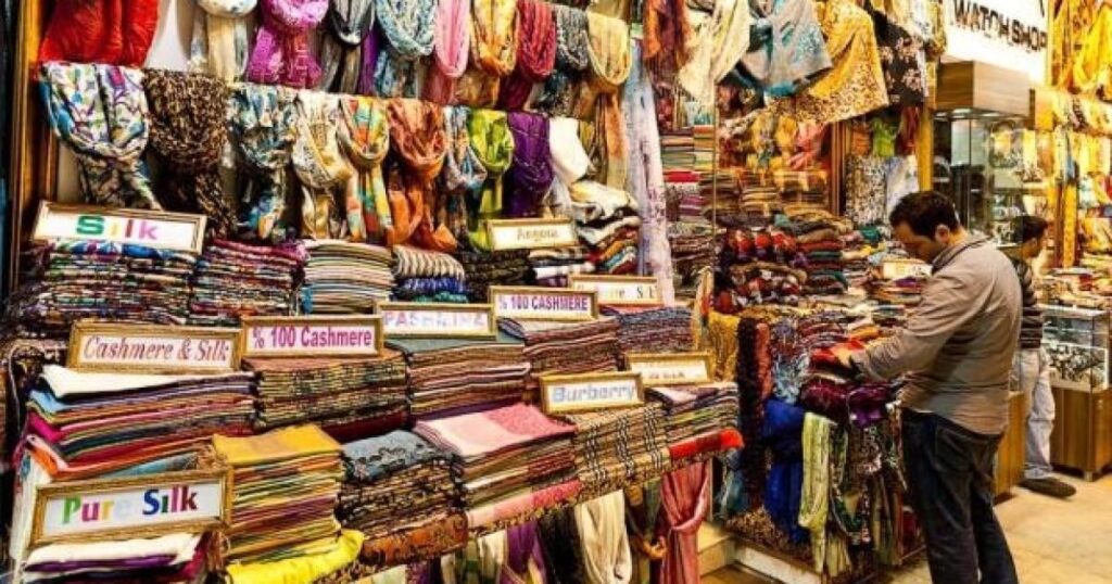 سوق الجمعة في الخبر