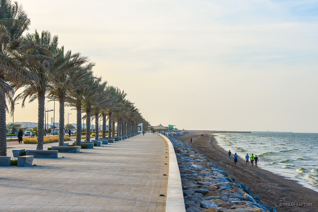 شاطئ السيب احد شواطئ مسقط