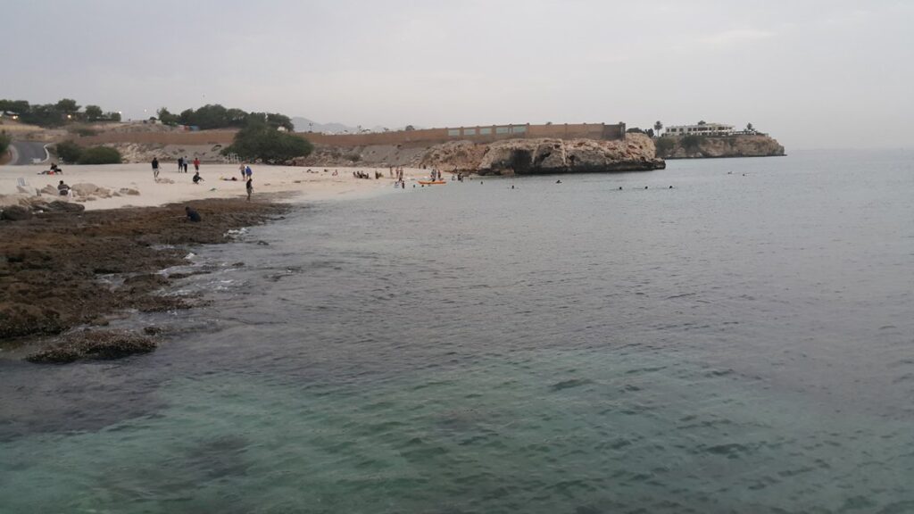 شاطئ المرجان مسقط