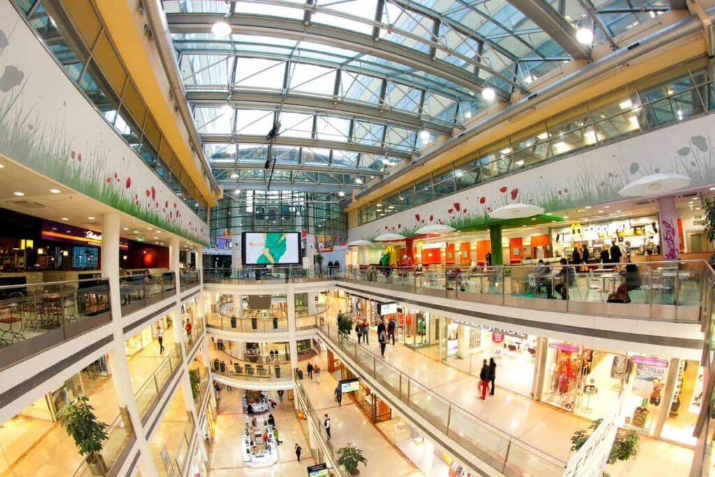العثيم مول أحد مولات الخبر الجديدة
