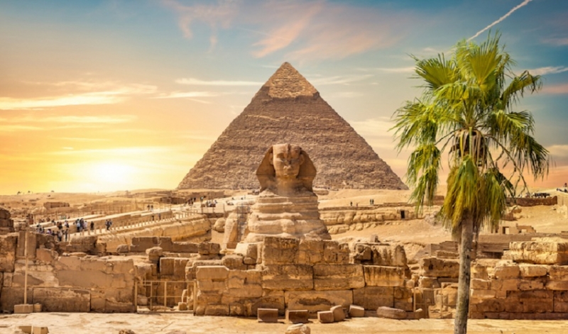 أهرامات الجيزة و أبو الهول