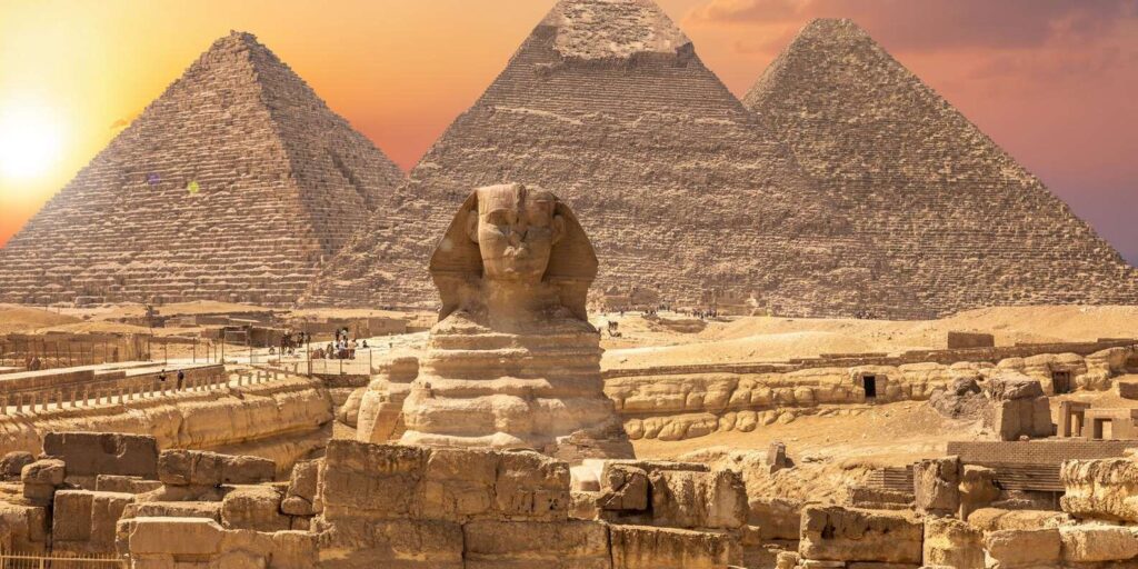 أهرامات الجيزة وأبو الهول