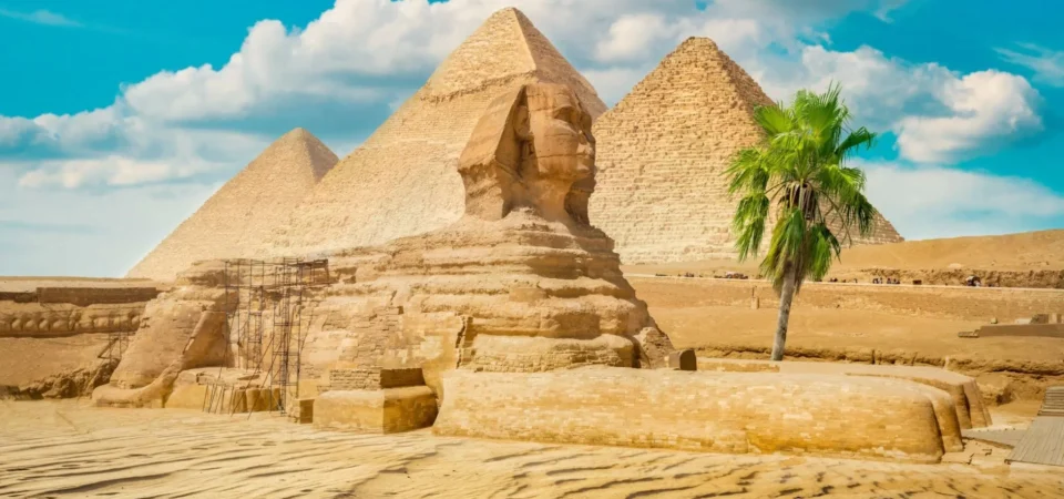 أهرامات الجيزة و أبو الهول