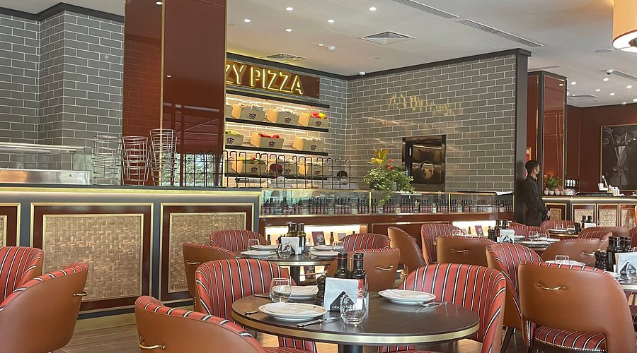 Crazy Pizza يعتبر من أحلي مطاعم في الهملة