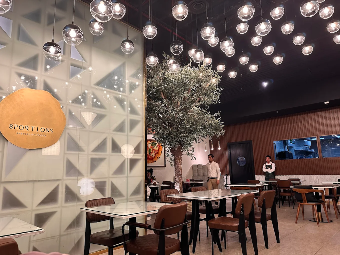مطعم ايت بورشنز بيتزا